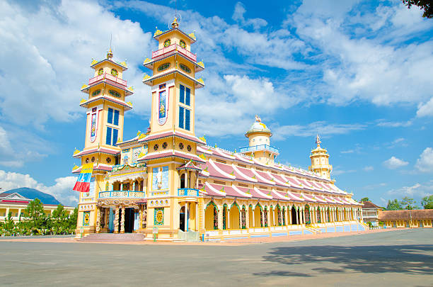 cao dai-tempel in der provinz tay ninh - caodaism stock-fotos und bilder