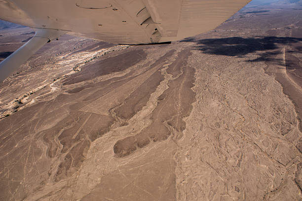 lot nad rysunki z nazca - floating of ice zdjęcia i obrazy z banku zdjęć