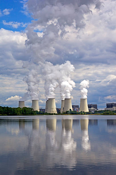 istock Coal-fired Power Station, Kraftwerk am See 499600167