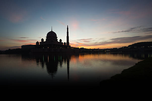 istock Silhouette of a mosque 499601412
