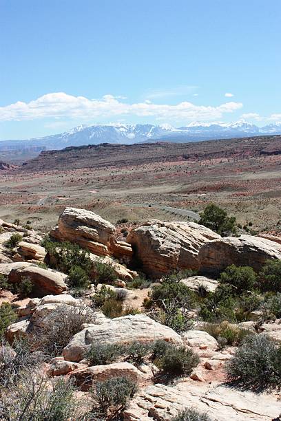 Landscape between Upper and Lower Delicate Arch Viewpoint, Arches Nationalpark Landscape between the "Upper and Lower Delicate Arch Viewpoint" in the Arches National Park, Utah low viewing point stock pictures, royalty-free photos & images