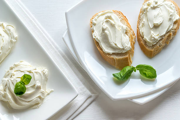 istock Sandwiches with cream cheese 499609284