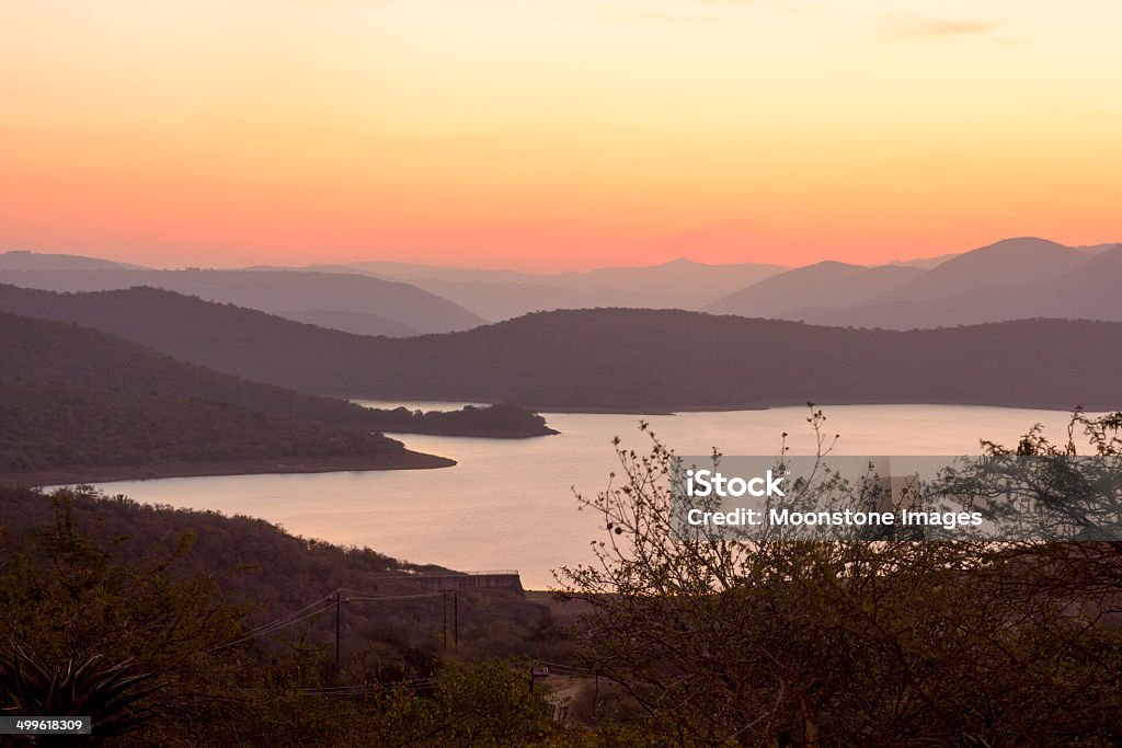 Phobane Lake em KwaZulu-Natal, África do Sul - Foto de stock de Barragem royalty-free