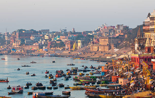 mañana varanasí - varanasi fotografías e imágenes de stock