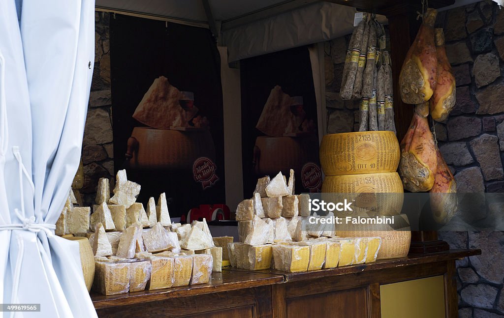 Kleine shop mit Käse und Fleisch-Produkte - Lizenzfrei Käse Stock-Foto