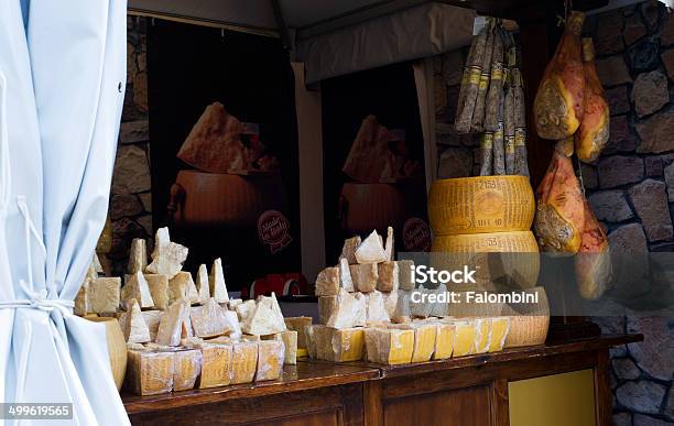 Kleine Shop Mit Käse Und Fleischprodukte Stockfoto und mehr Bilder von Käse - Käse, Ausstellung, Italien