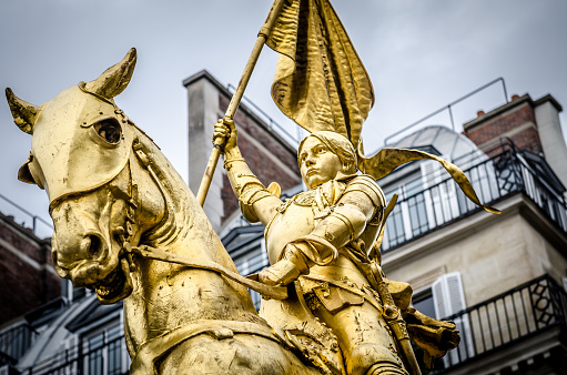 Joan de arco en la Rue de Rivoli en París photo