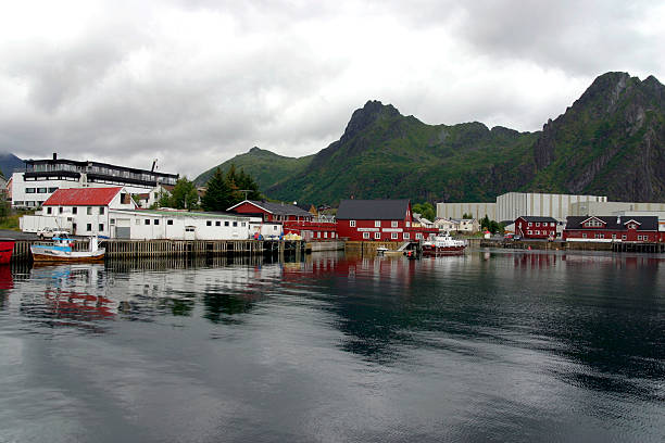 norvegia - norway chalet nordic countries bay fotografías e imágenes de stock