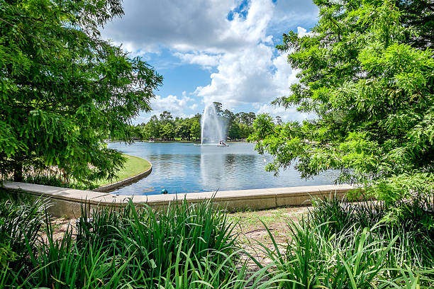 istock Lake and fountain 499644155