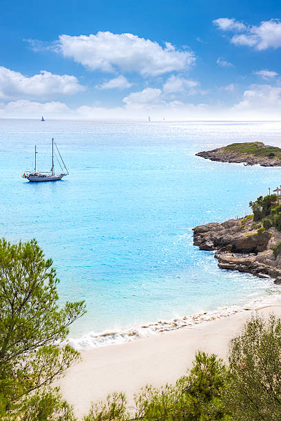 majorka playa de mallorca calvia plaży illetas - illetas zdjęcia i obrazy z banku zdjęć