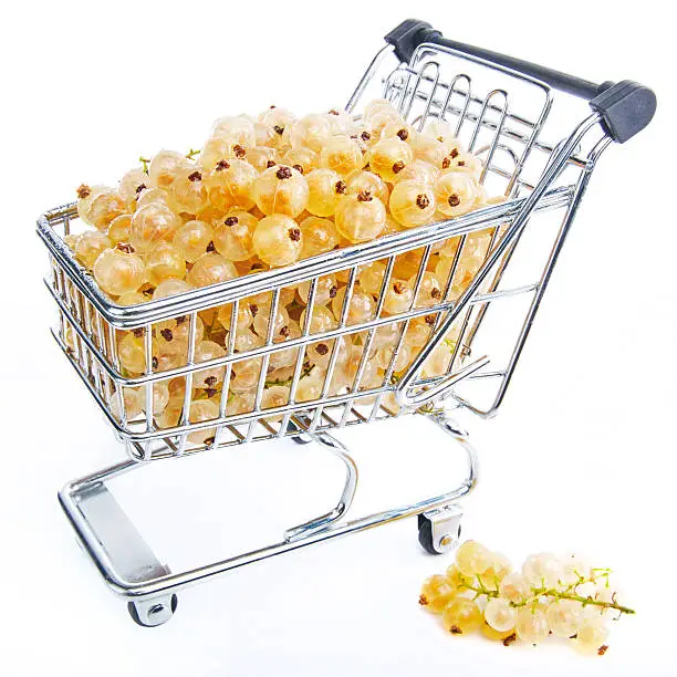 Mini shopping cart with whitecurrants