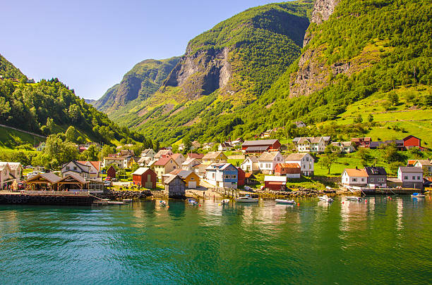 nærøyfjord in norwegen - lysefjord stock-fotos und bilder