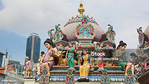 Foto de Templo Sri Mariamman e mais fotos de stock de Arranha-céu - Arranha-céu, Bairro chinês, Centro da cidade