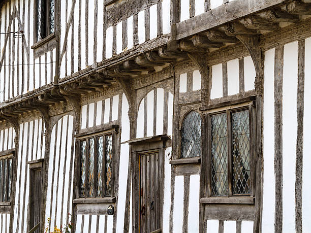 style tudor - tudor style house timber window photos et images de collection