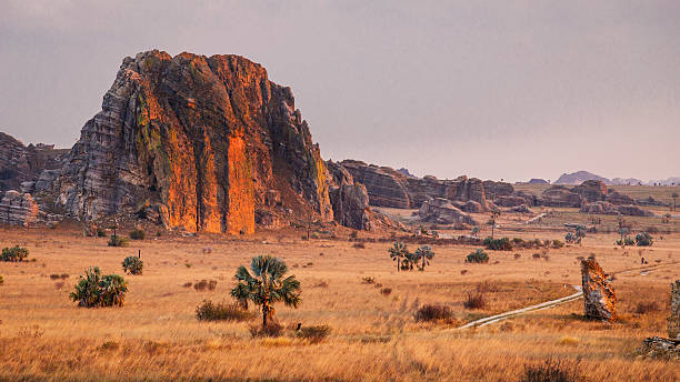 red rock sunset landscape in madagascar - madagaskar bildbanksfoton och bilder