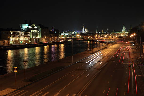 istock night view of the Moscow River 499699239
