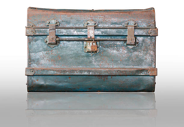 istock Old metal  treasure chest 499699713