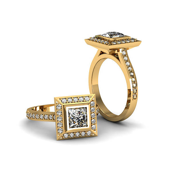 istock Princess diamonds Yellow gold ring 499718777