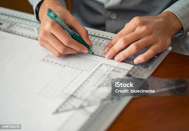 Estudiante De Dibujo Foto de stock y más banco de imágenes de Estudiante - Estudiante, Ingeniero, Regla