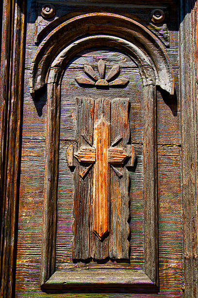 istock castronno  varese   rusty brass brown in a  door     lombardy it 499720627