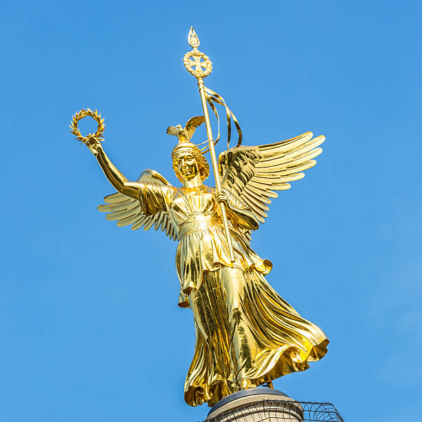 istock Statue Of Victoria 499720785