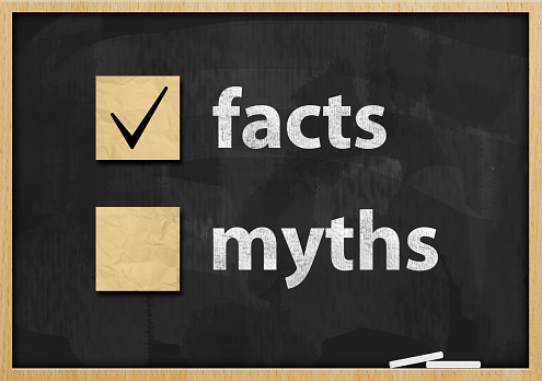 Hechos mitos concepto pizarra (Haga clic para obtener más información photo