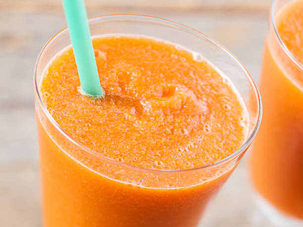 vegetais smoothie de bebidas - orange smoothie imagens e fotografias de stock