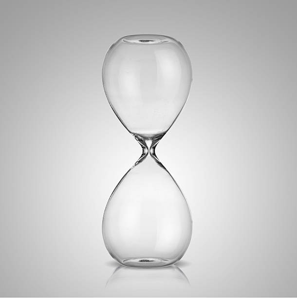 sablier vide - old fashioned flowing glass time photos et images de collection