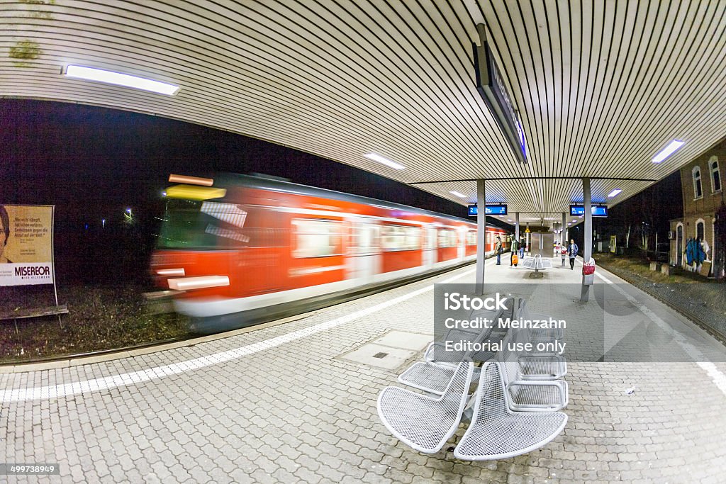 Trem chegando à Estação de comboios no início da manhã - Royalty-free Alemanha Foto de stock