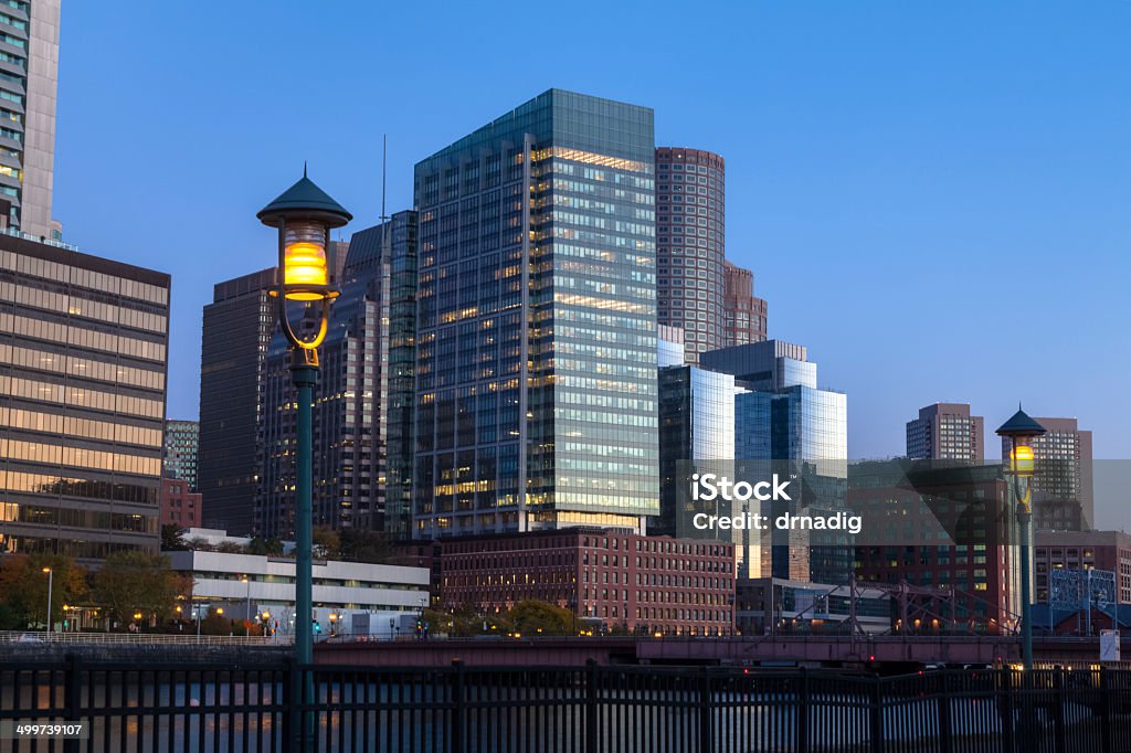 Skyline di Boston con Lanterne di luce il modo - Foto stock royalty-free di Acqua