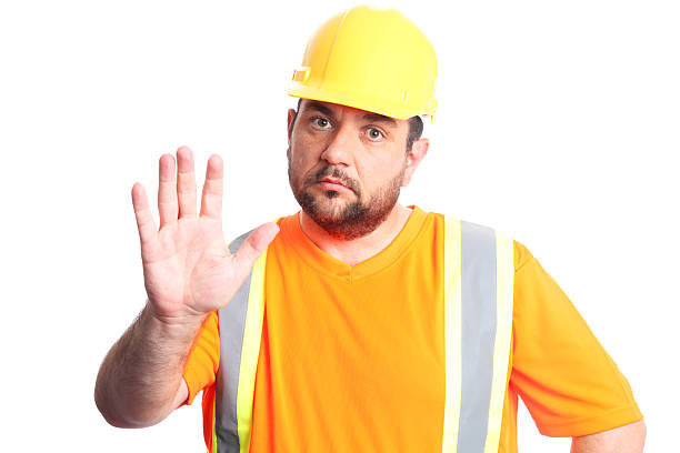 дорога закрытой - construction safety mid adult men road construction стоковые фото и изображения