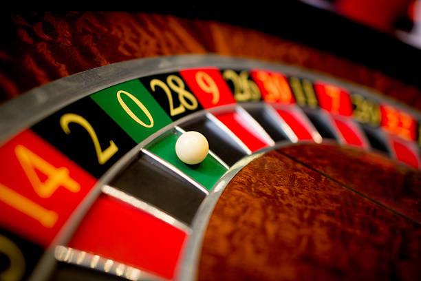 roleta no casino - roulette roulette wheel gambling game of chance - fotografias e filmes do acervo