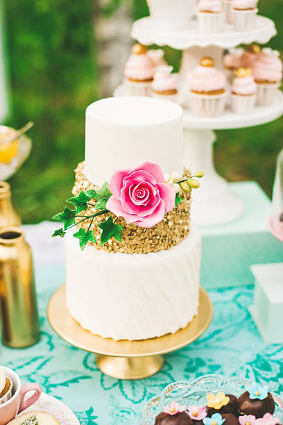 istock Prettiest wedding cake on dessert table 499739551