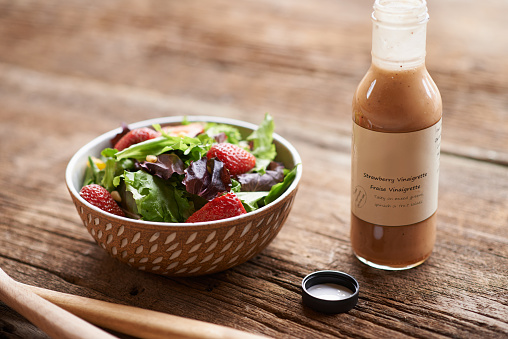 Shot of a fresh salad and a bottle of salad dressing on a tablehttp://195.154.178.81/DATA/i_collage/pu/shoots/806058.jpg