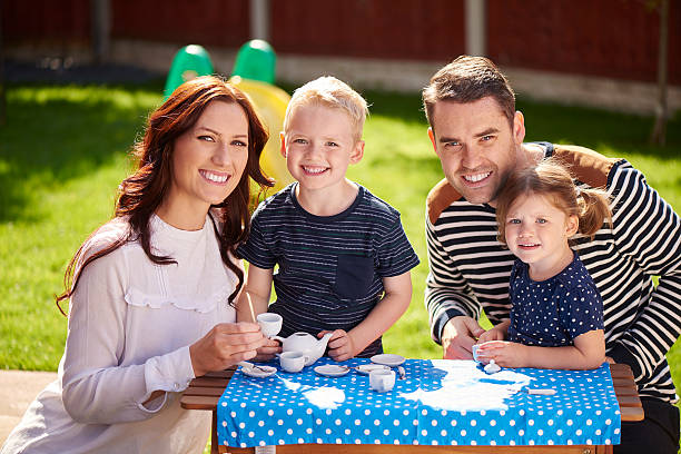 tea party para cuatro personas - tea women tea party afternoon tea fotografías e imágenes de stock