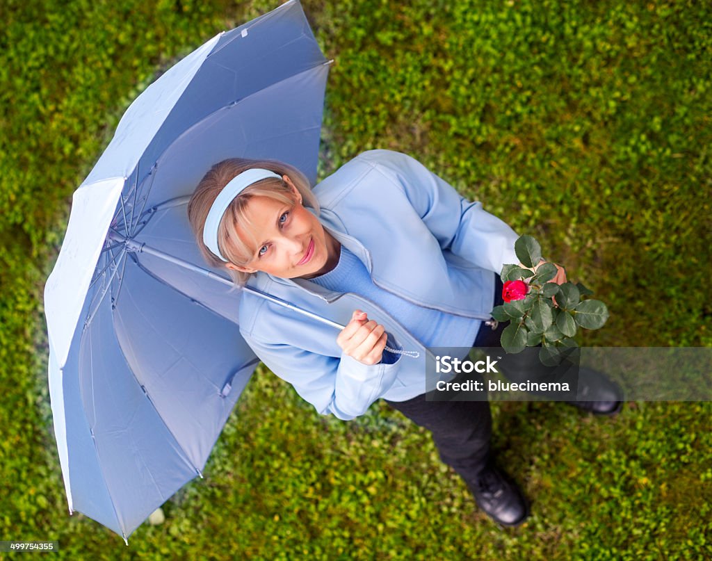 Esperando en la lluvia - Foto de stock de 30-39 años libre de derechos