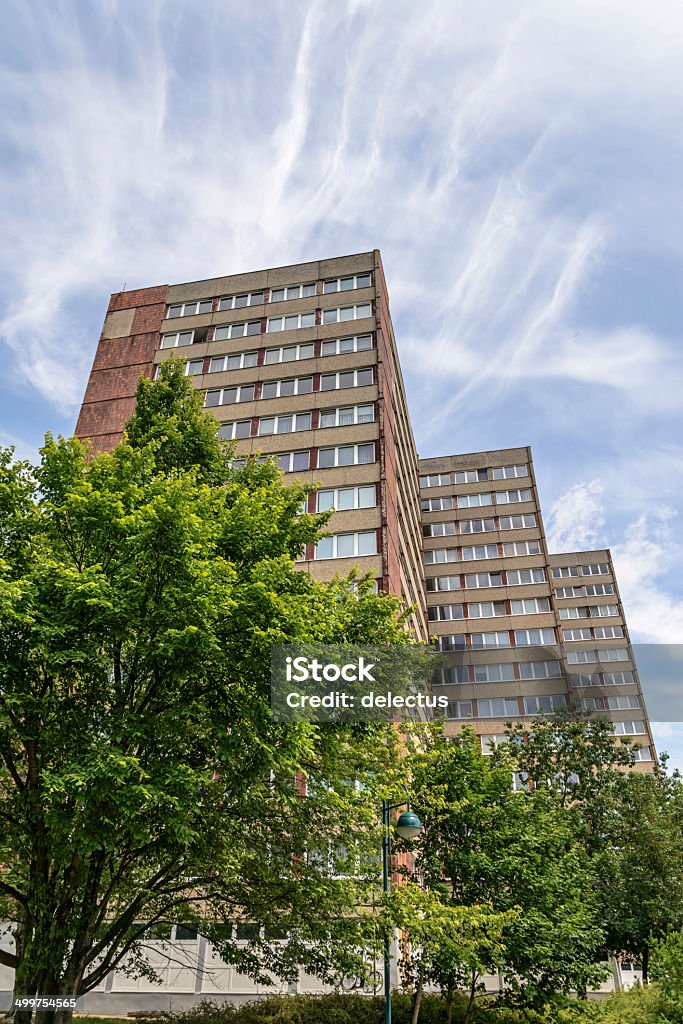 RDA edifícios residenciais-Plattenbau típico - Foto de stock de Acabado royalty-free