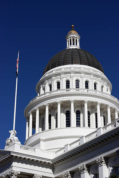 edifício do capitólio em sacramento, califórnia - building exterior sacramento county california state capitol building - fotografias e filmes do acervo