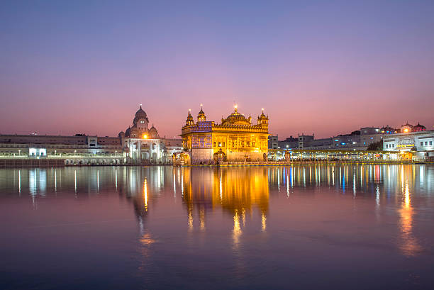 templo dourado de amritsar, na índia-marco - amristar - fotografias e filmes do acervo