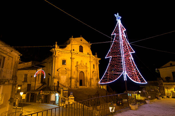 istock Ragusa Ibla, Sicily: Illuminated Christmas Tree, Baroque Church, Black Sky 499777296