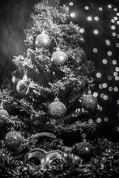 istock Christmas tree balls Snow Mask 499781204