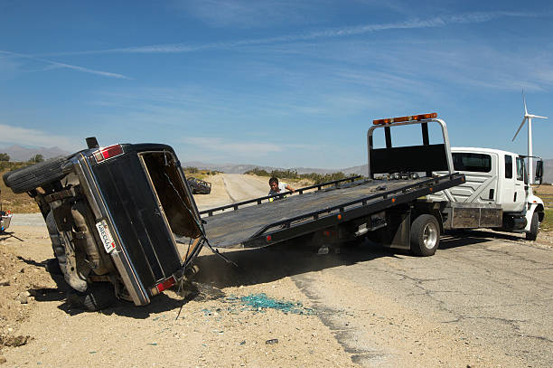 istock Man preparing to lift crashed car onto tow truck 499781919