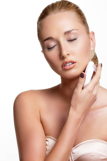 istock Makeup beauty woman applying powder foundation on face 499782284