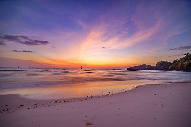 spiaggia di tramonto - north shore hawaii islands oahu island foto e immagini stock