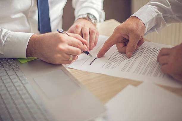 istock Business man signing a contract 499807606