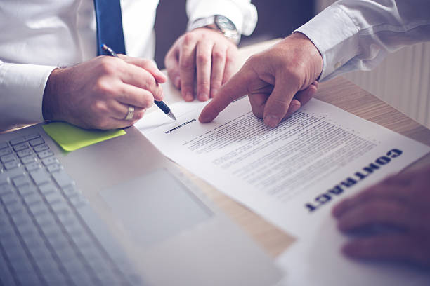 istock Business man signing a contract 499807748