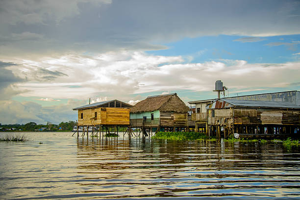 amazon river house - iquitos ストックフォトと画像