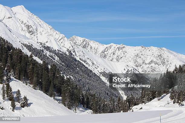 Foto de Alpina Paisagem De Inverno Em Lüsens Sellraintal Tirol Áustria e mais fotos de stock de Ajardinado