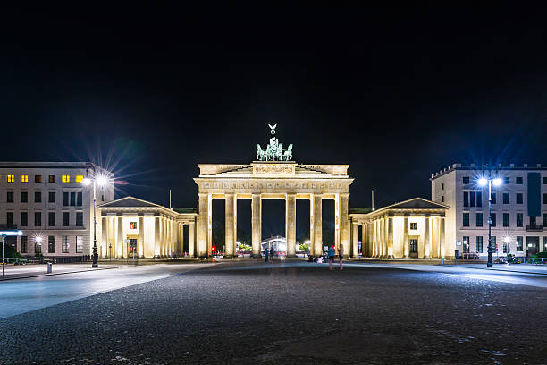 istock Brandenburger Tor in the evening, Berlin, Germany 499813918
