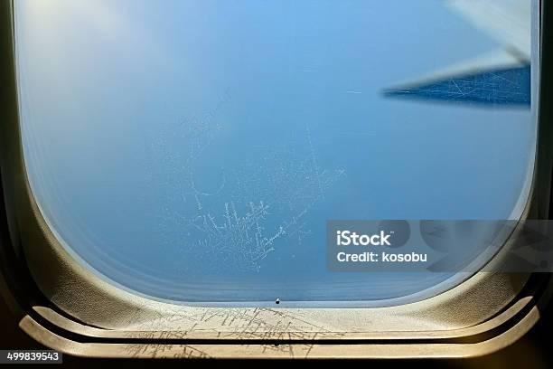 Самолет Окна В Замороженном Виде — стоковые фотографии и другие картинки Bon Voyage - Bon Voyage, Авиационное крыло, Без людей